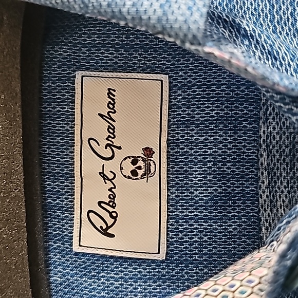 Robert Graham buttoned down. - Picture 5 of 11